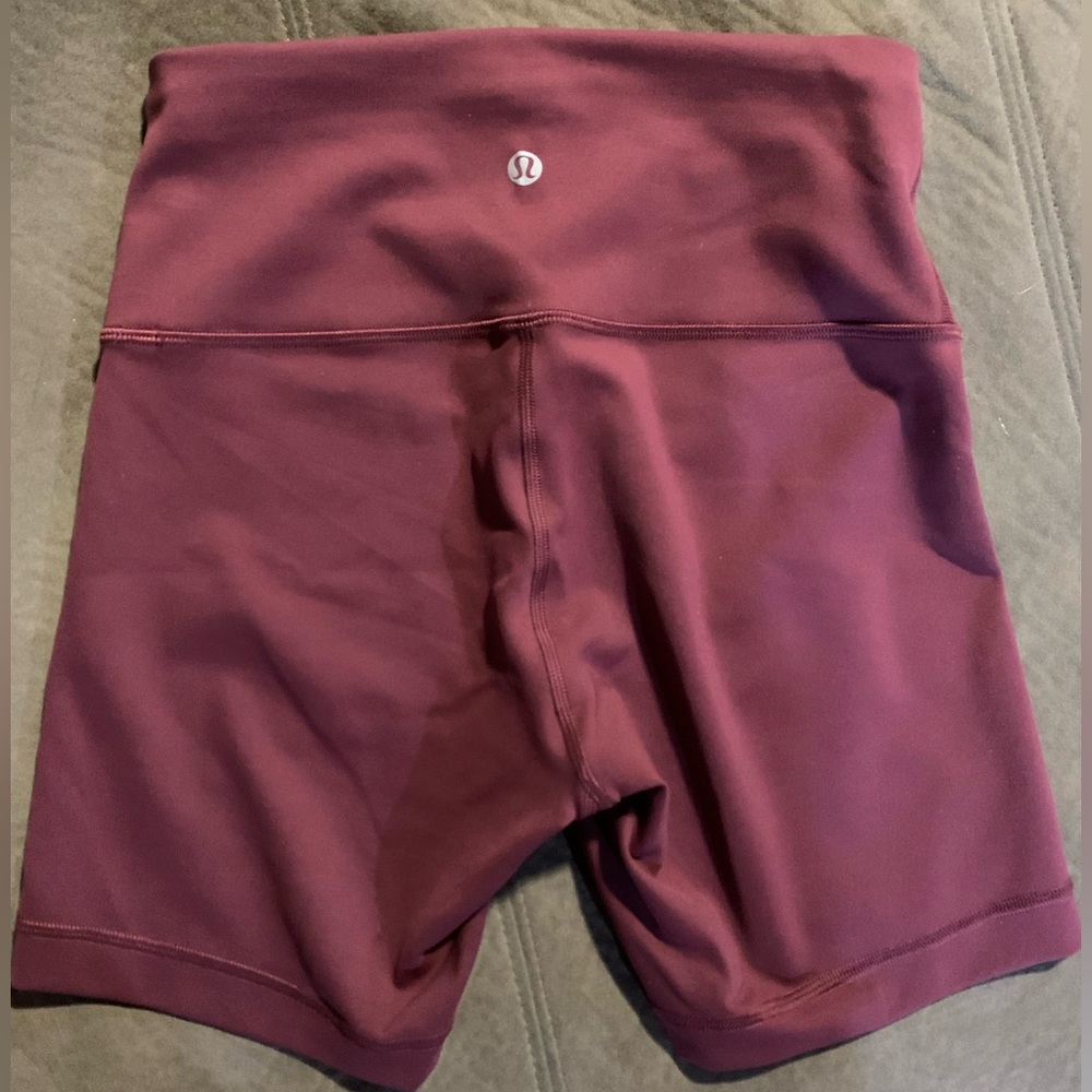 Lululemon Like New 6” Wunder Train Short. Size 6.